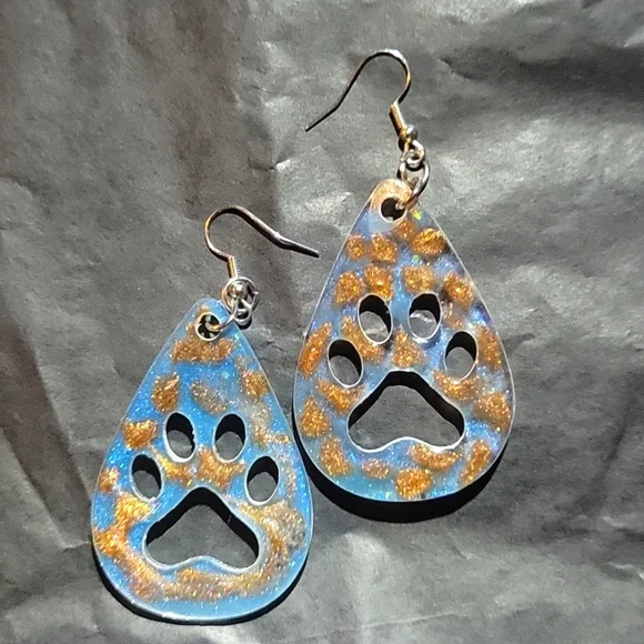 🆕️🐾Paw Earrings - Handmade - Picture 3 of 6